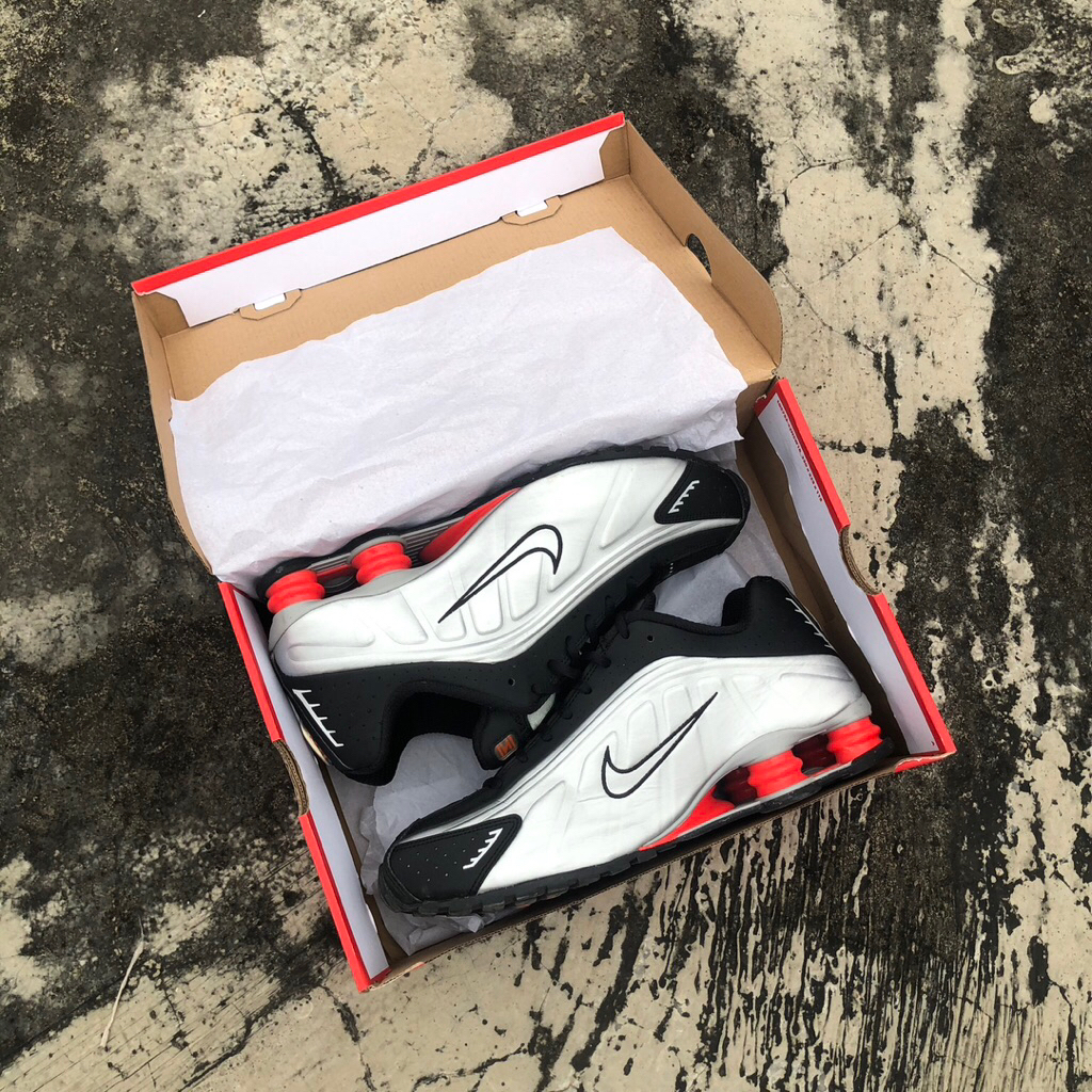 Nike Shox R4 Black Metalic Silver Red 100% Original