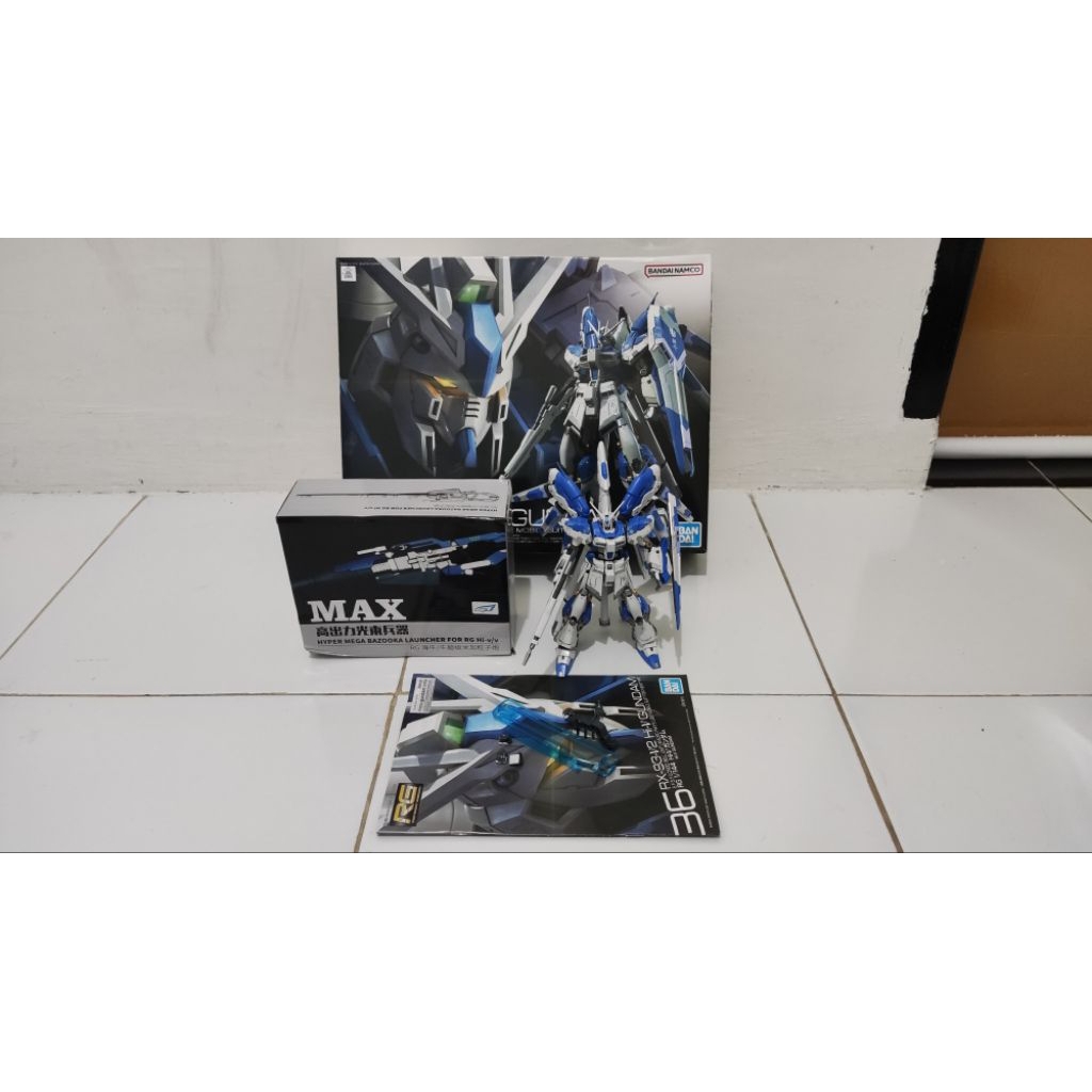 RG Hi Nu Gundam Bandai + Hyper Mega Bazooka Launcher EW