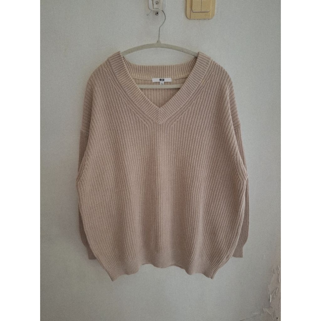 UNIQLO WOMEN'S V NECK LONG SLEEVE SWEATER