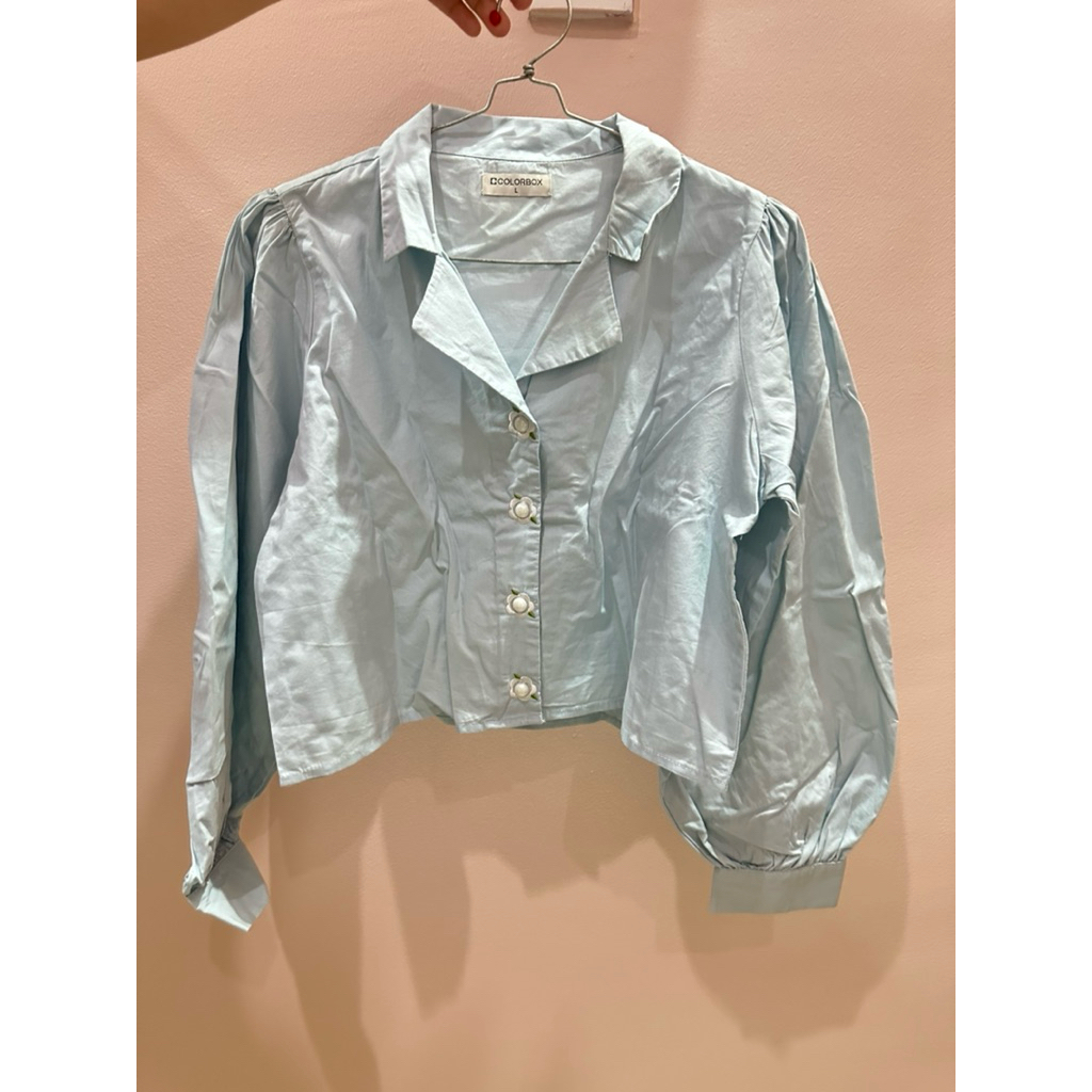 kemeja crop lengan balon colorbox baby blue size L (preloved)