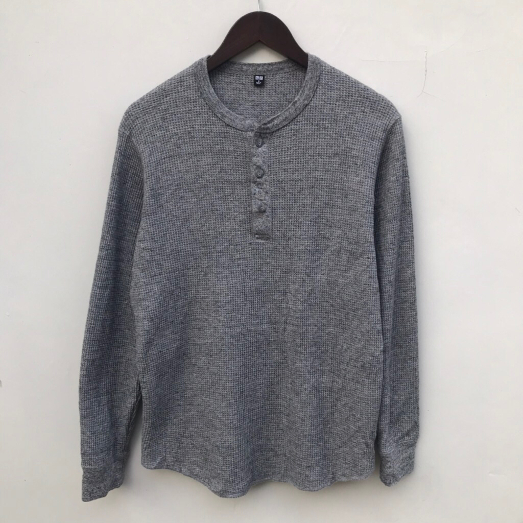 Kaos Henley by Uniqlo Waffle Long Sleeve tee Grey sz Medium