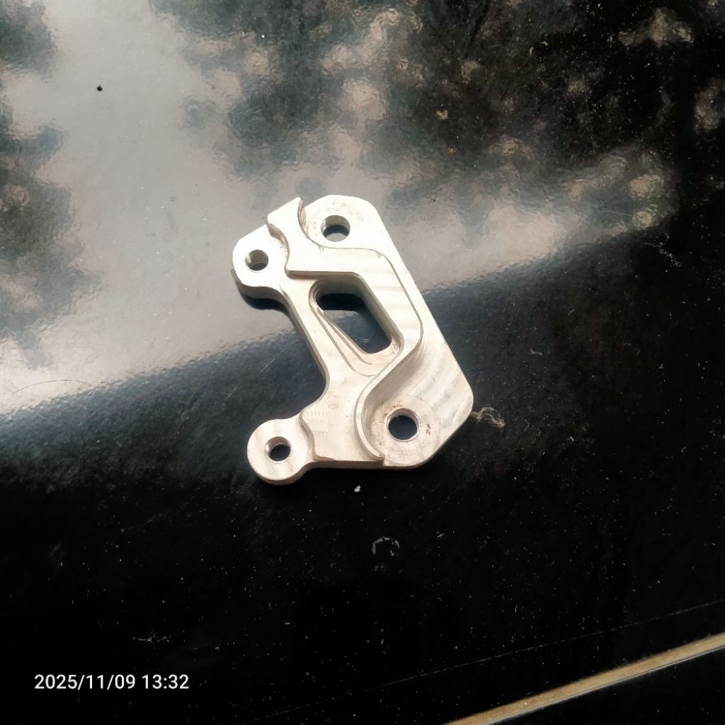 Breket Cnc m1speed kaliper nisin samurai 4 piston pnp ke shok kyb / vixion dics 300