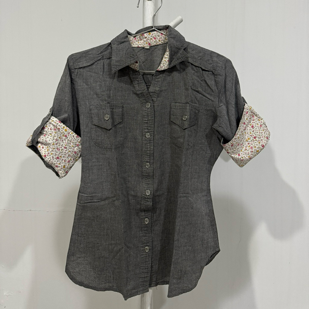 [PRELOVED] Kemeja Abu Wanita Bunga