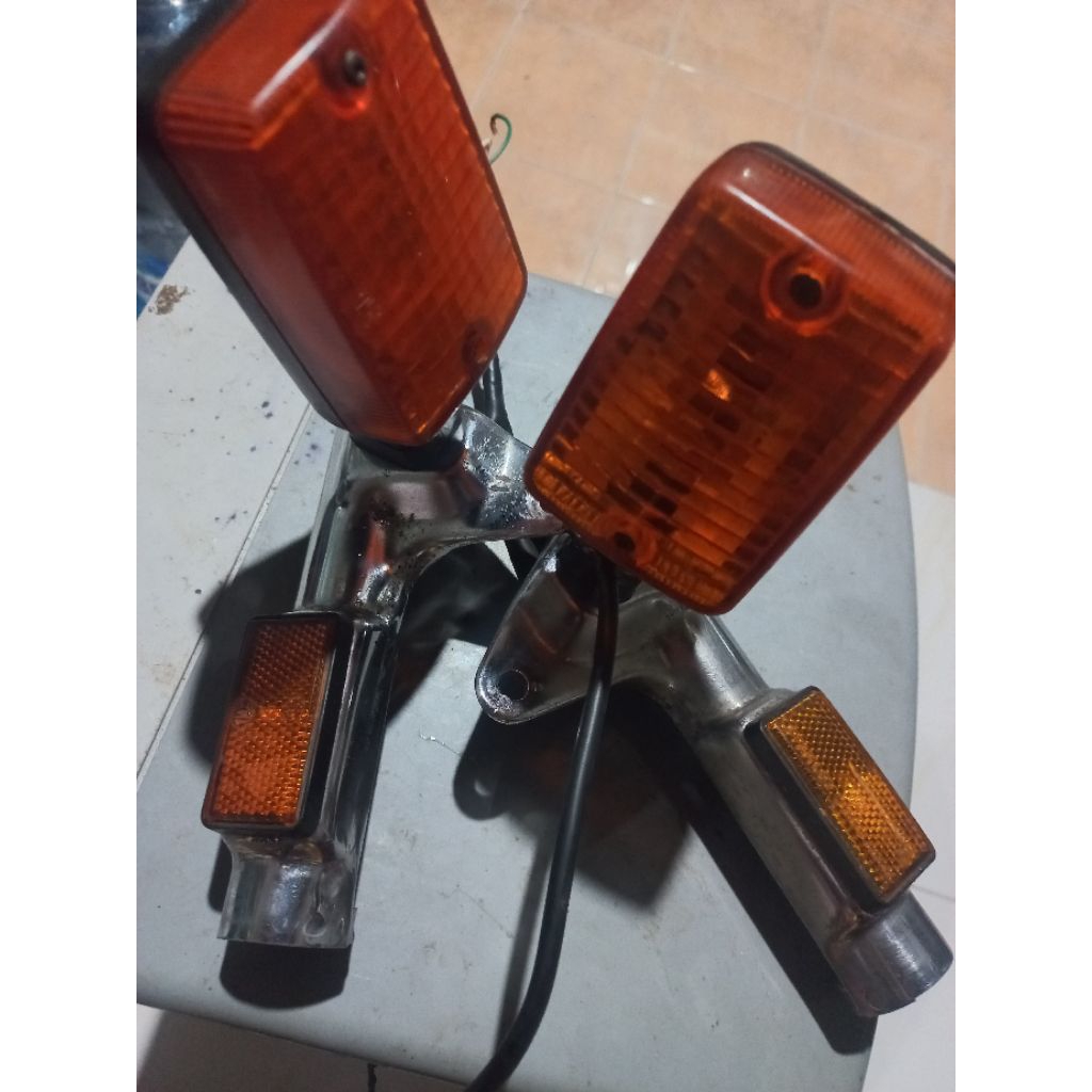 Kupingan lampu Depan Win 100 set Sein Mika KGD