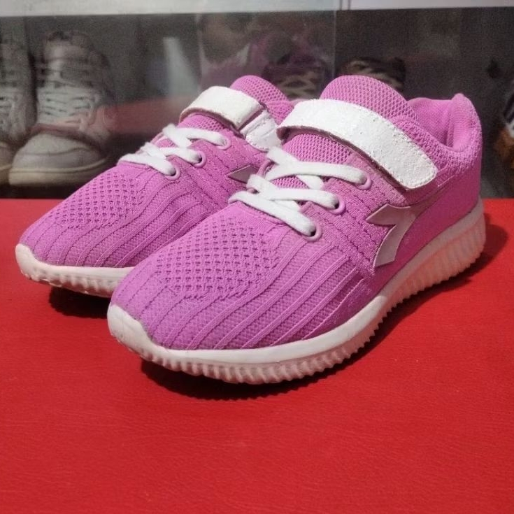 SEPATU SECOND DIADORA SIZE 35