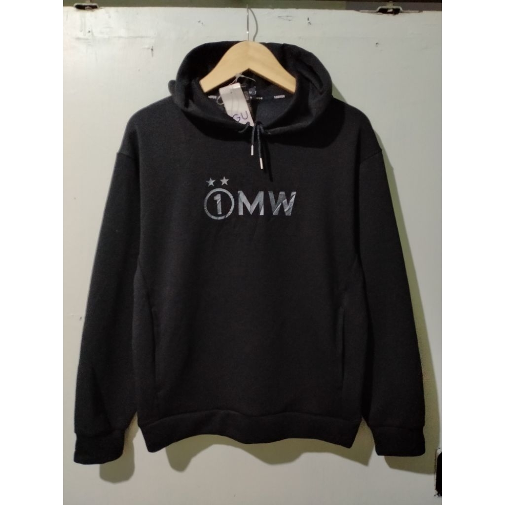 1MW by Soph x GU Pernah Dipakai Hoodie