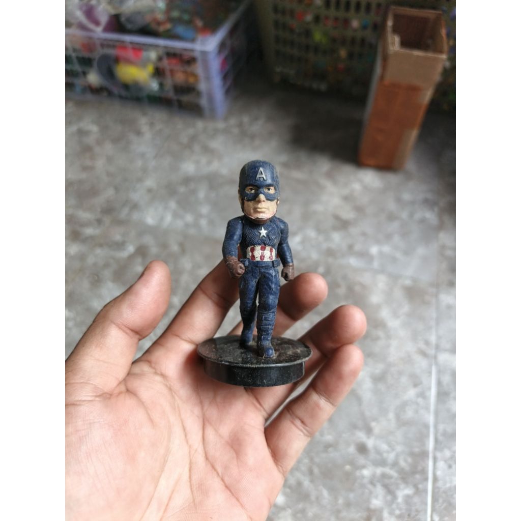 topper figure captain america