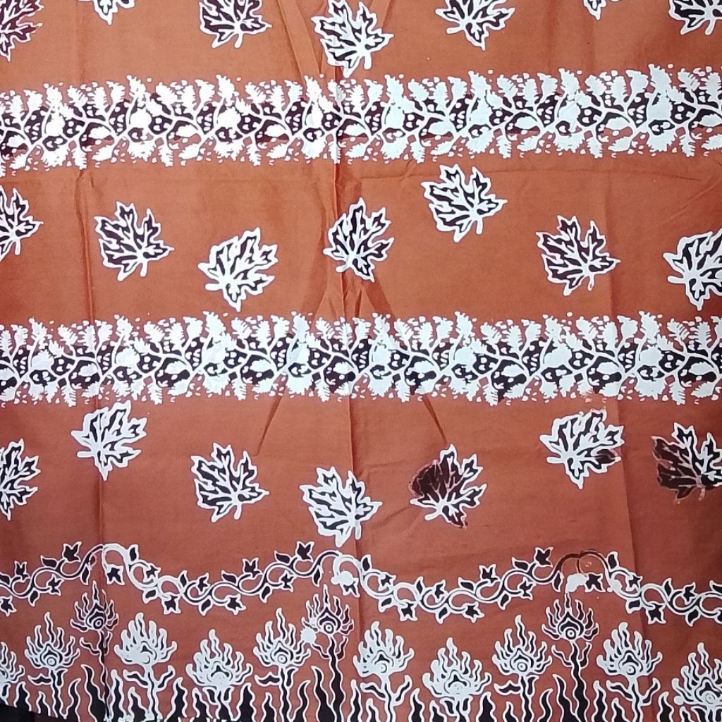 kain batik motif daun