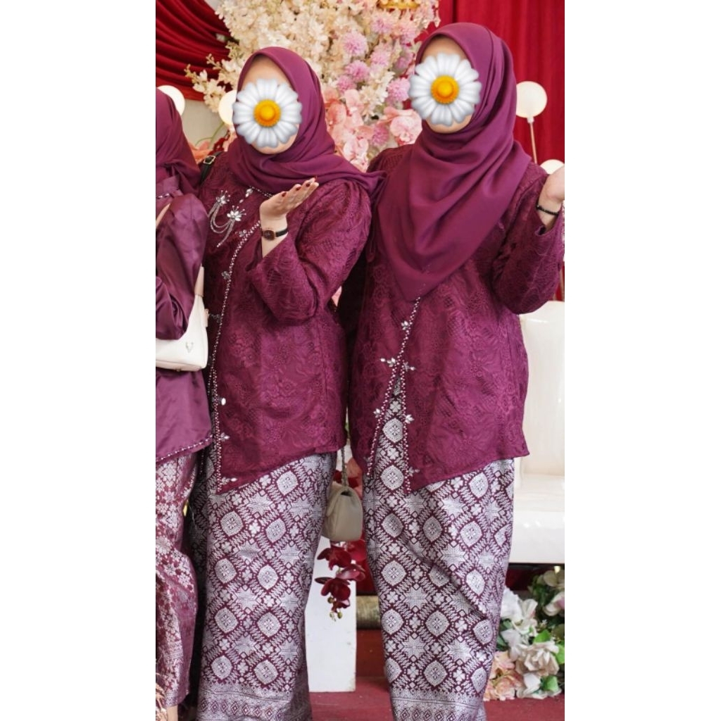 SET KEBAYA + HIJAB BRIDESMAID MODERN BURGUNDY UK.XL