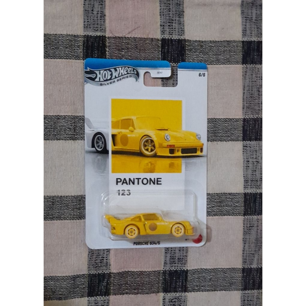 Hot Wheels Pantone Porsche 934/5