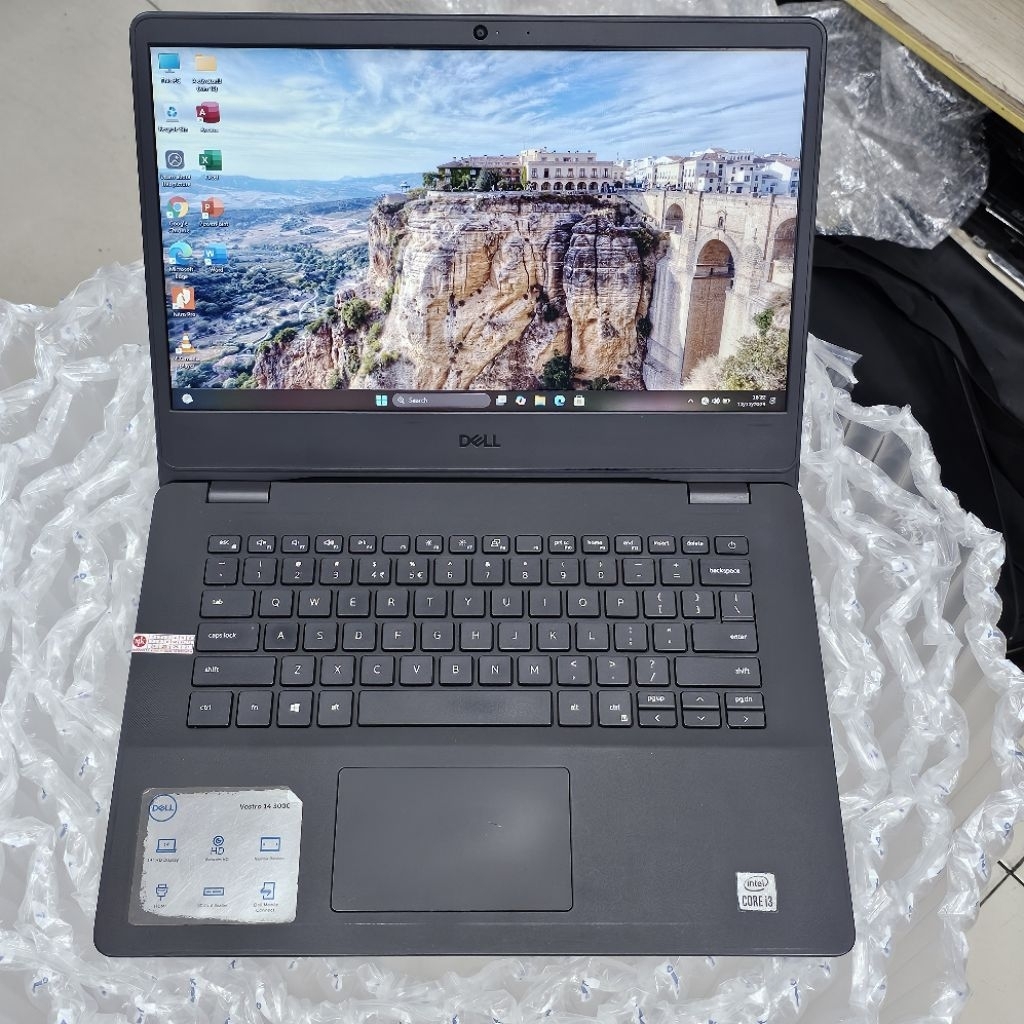 Laptop Dell Vostro 3401 Intel Core i3-1005G1 (gen 10) RAM 8GB SSD 256GB WINDOWS 11
