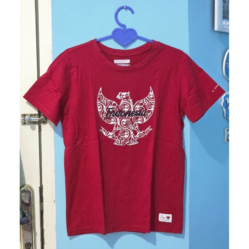 Baju kaos cewe by GIORDANO edisi indonesia garuda size S, baju kaos warna Merah