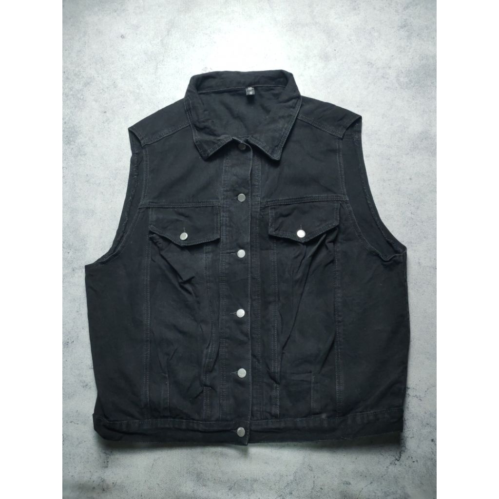 Denim Black in Vest