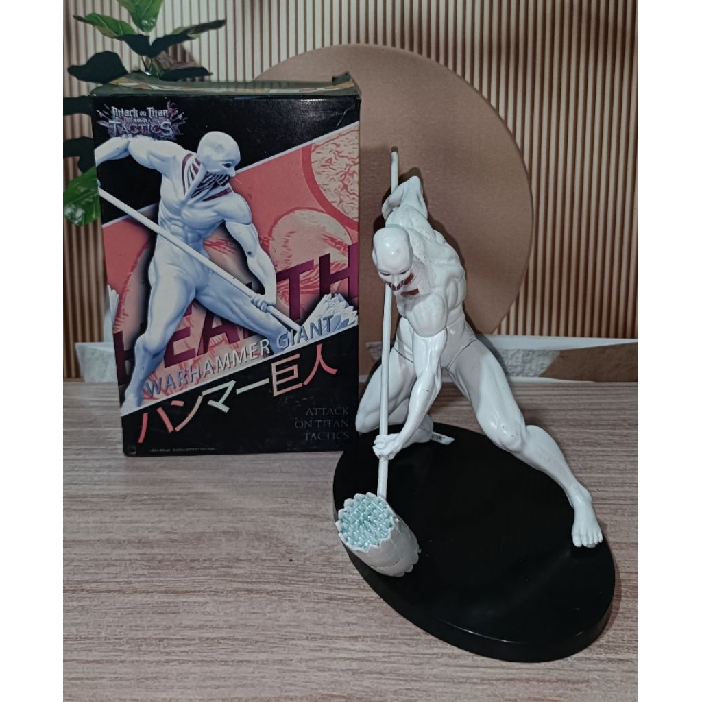 Action Figure War Hammer Titan Attack on Titan