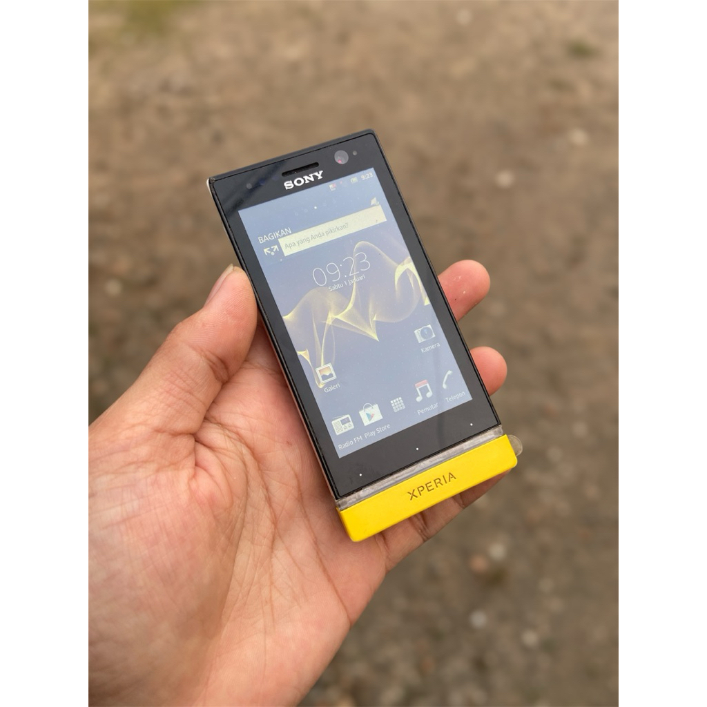 Sony XPERIA U hp jadul rare item