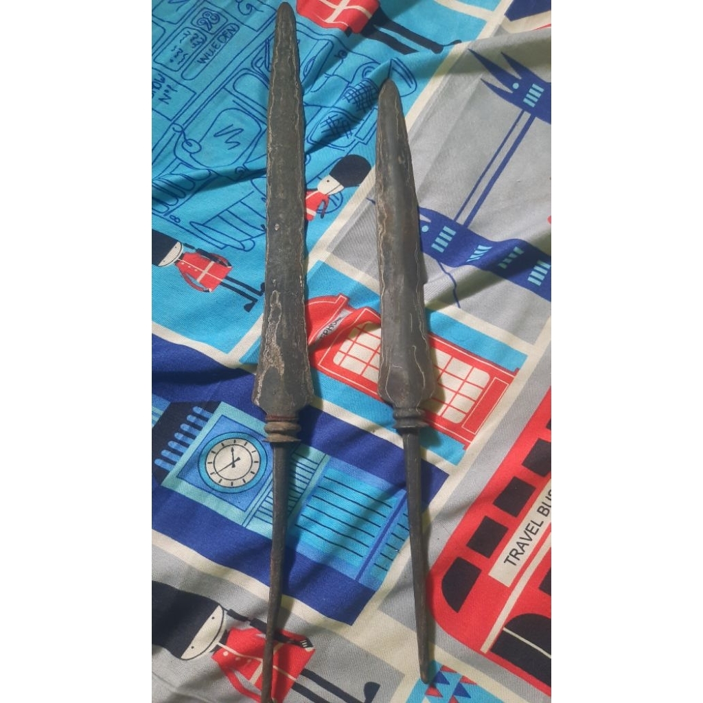 borongan sepasang tombak sepuh