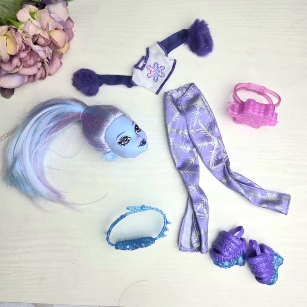 Kepala dan Baju Monster High / MH Abbey Bominable set