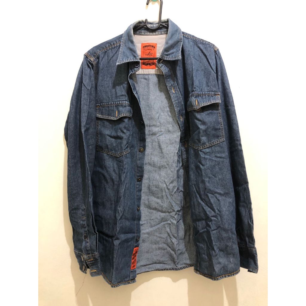 Kemeja Denim Pria Lea Bekas Pakai uk m
