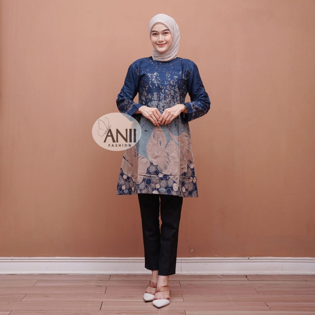 READY ATASAN WANITA TUNIK BATIK MODERN - KATUN ADEM, MOTIF WATU KUMPUL SERIES SAMPAI JUMBO NAVY, MAR