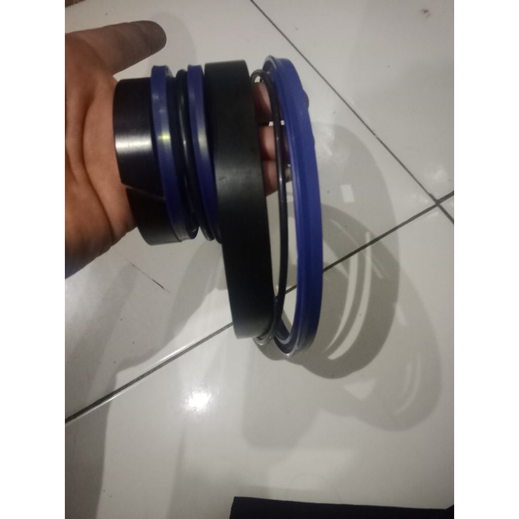 seal Hidrolik dump KRM 167 as 70 atau KRM 160 as 70 truk sekelas coldiesel dan Isuzu Elf