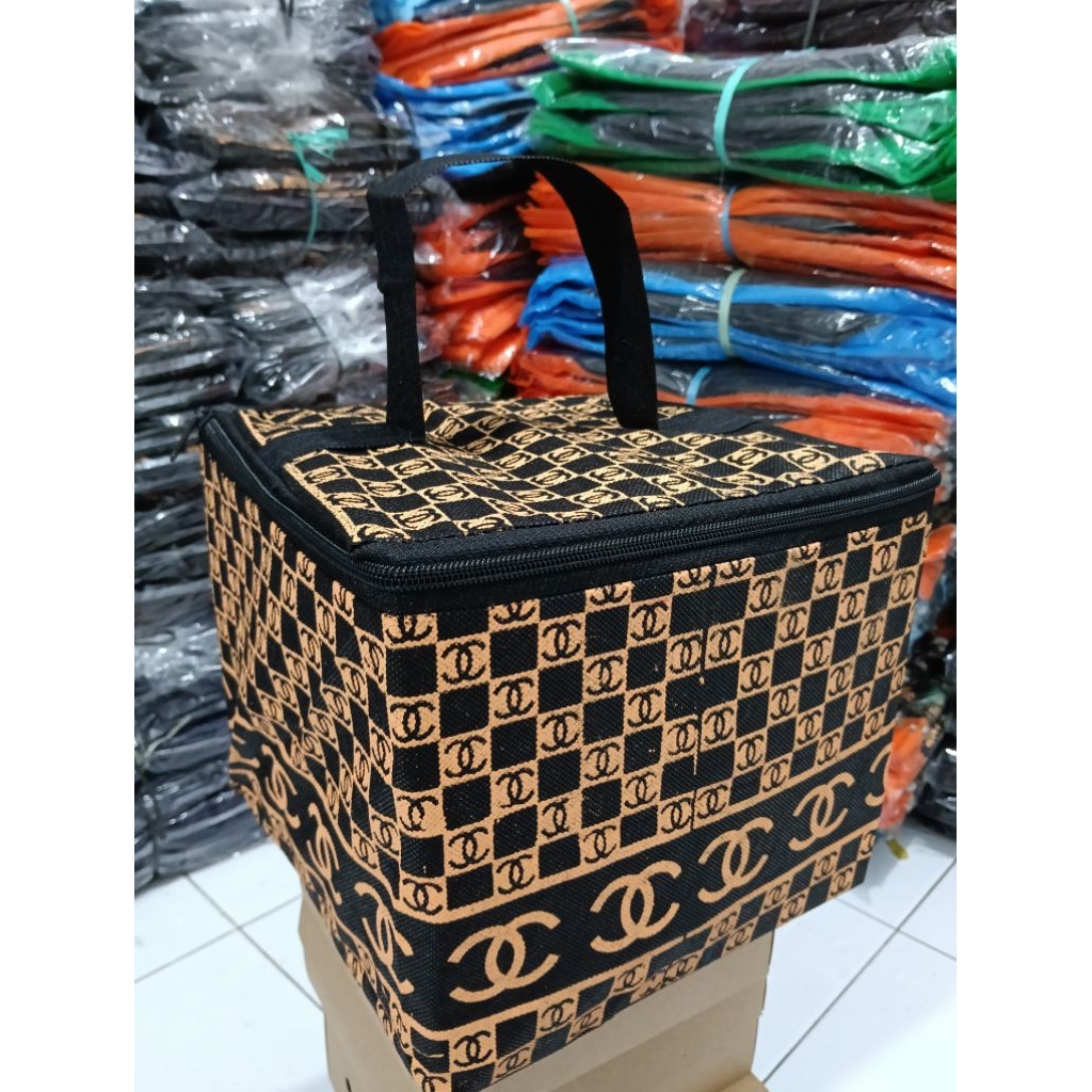 (12 pcs) Tas hajatan kubus Resleting Chanel UK.22x22x20cm (PxLxT)