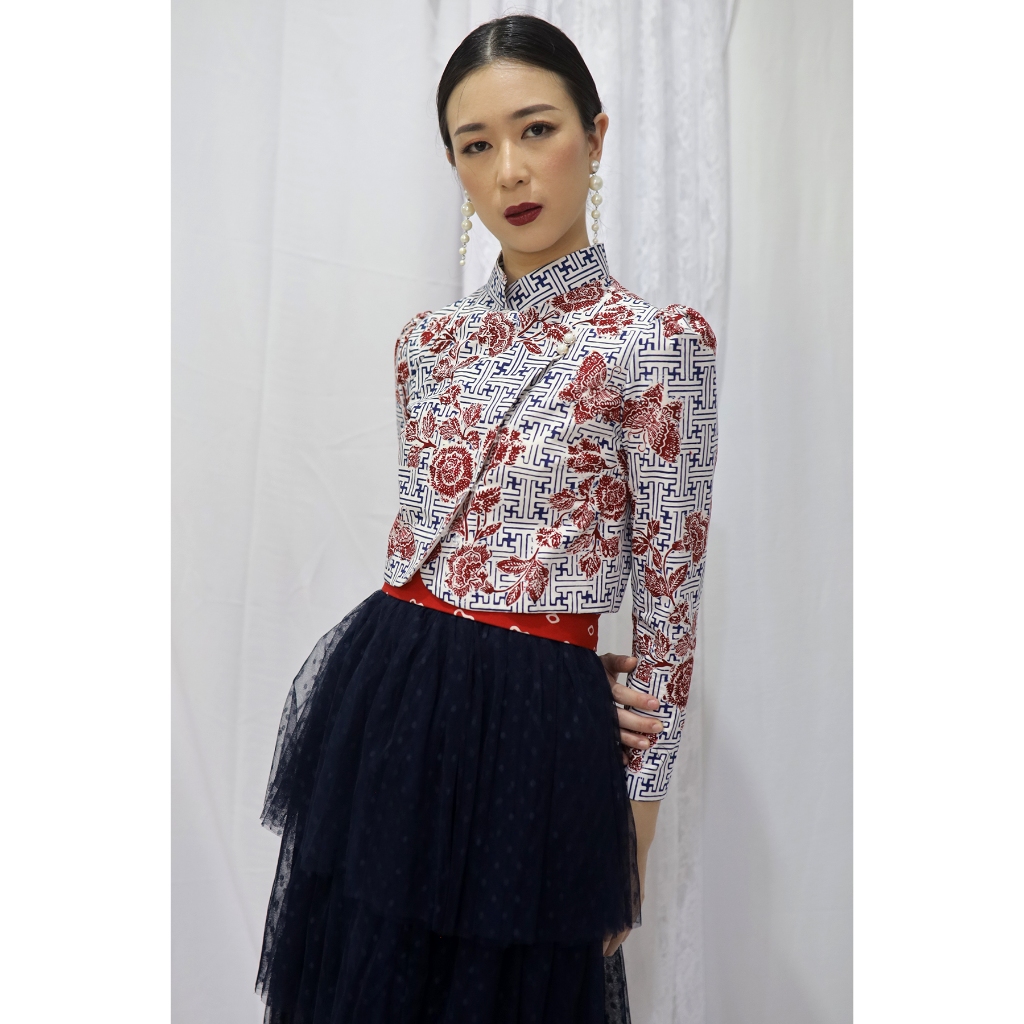 DHIEVINE BATIK Kirana Wening Mawar Merah Cropped Blouse