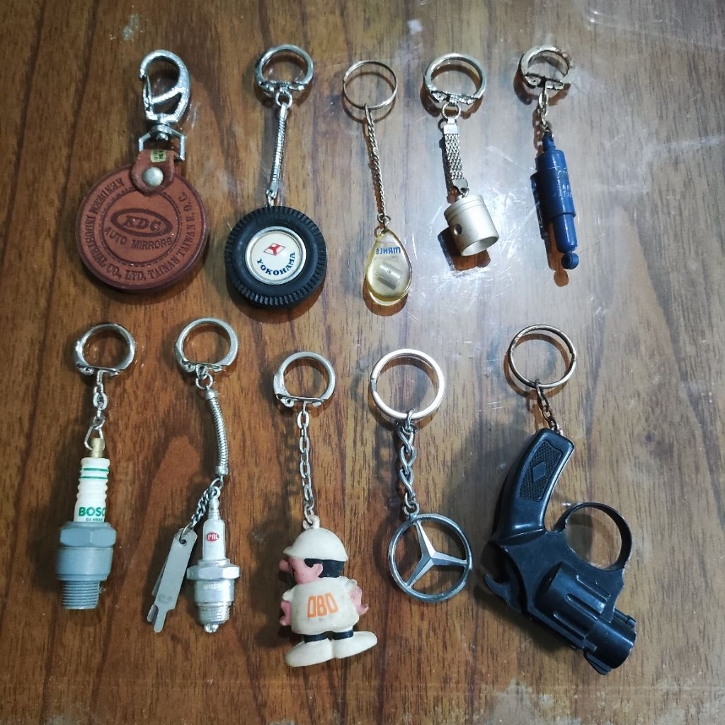 koleksi vintage unik rare jadul barang lama spare parts radio mesin ketik proyektor