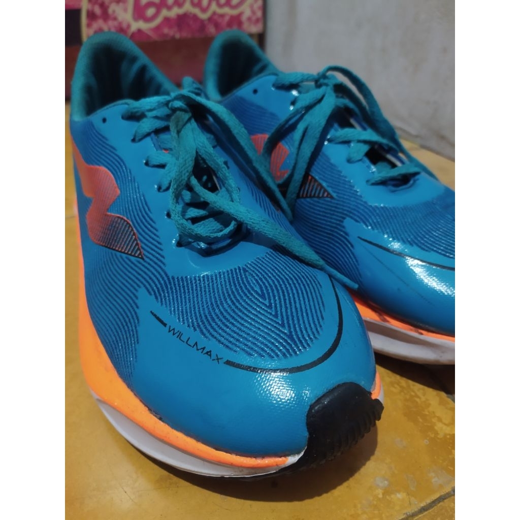 sepatu running nuevo