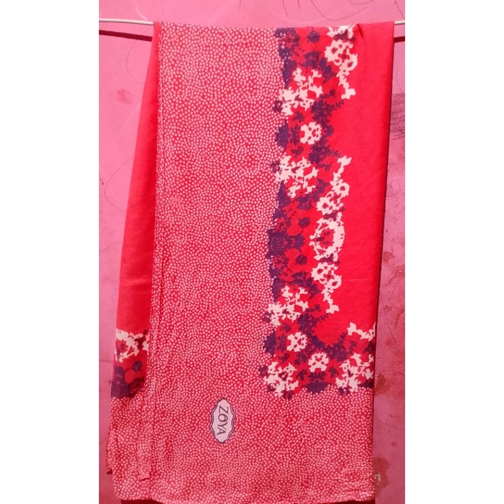 Zoya segi empat halus PRELOVED/kerudung segi empat Zoya halus