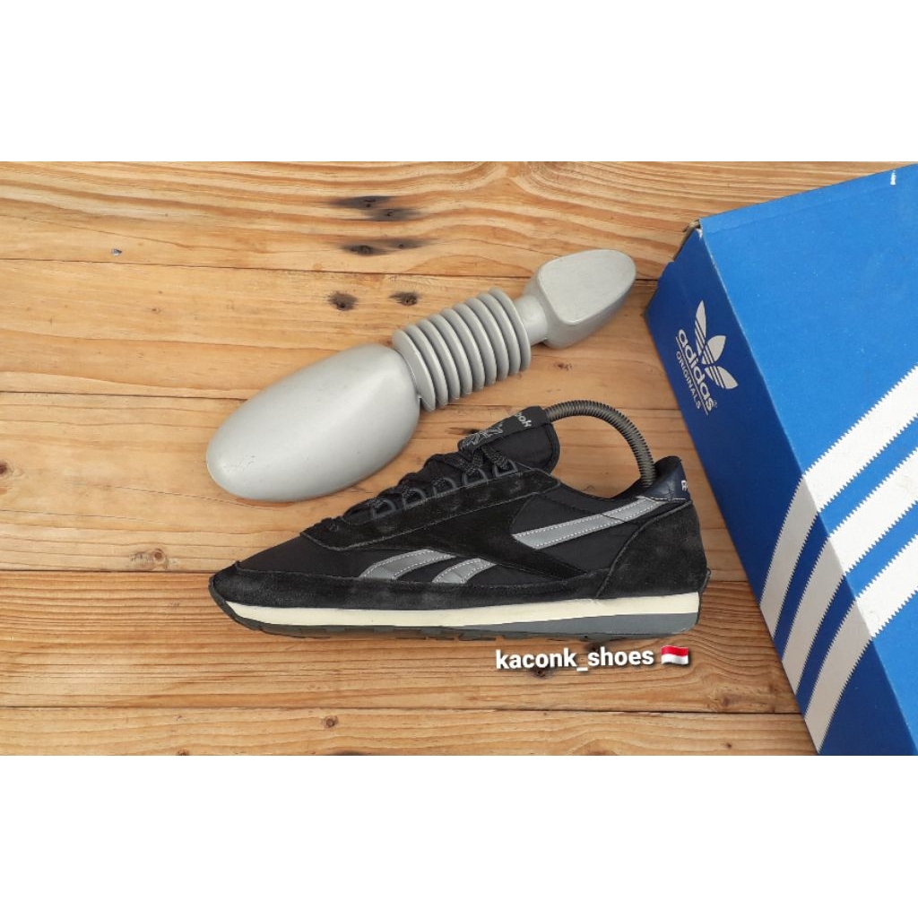 SEPATU SNEAKERS CASUAL REEBOK AZTEC BLACK WHITE HITAM ORIGINAL