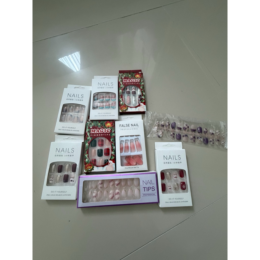 Fake nails dapat semua ada yg baru ada yg preloved