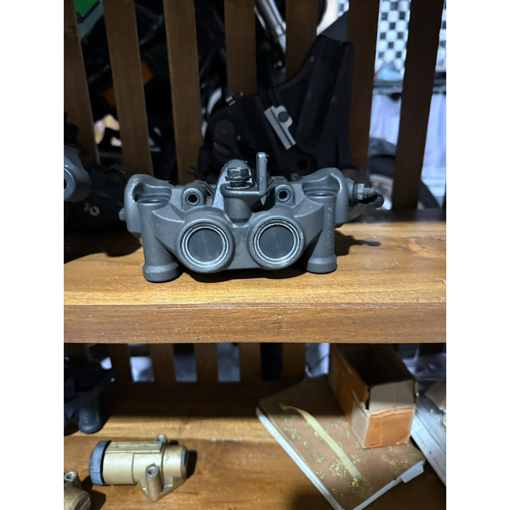 kaliper tokico kacamata kanan utuh