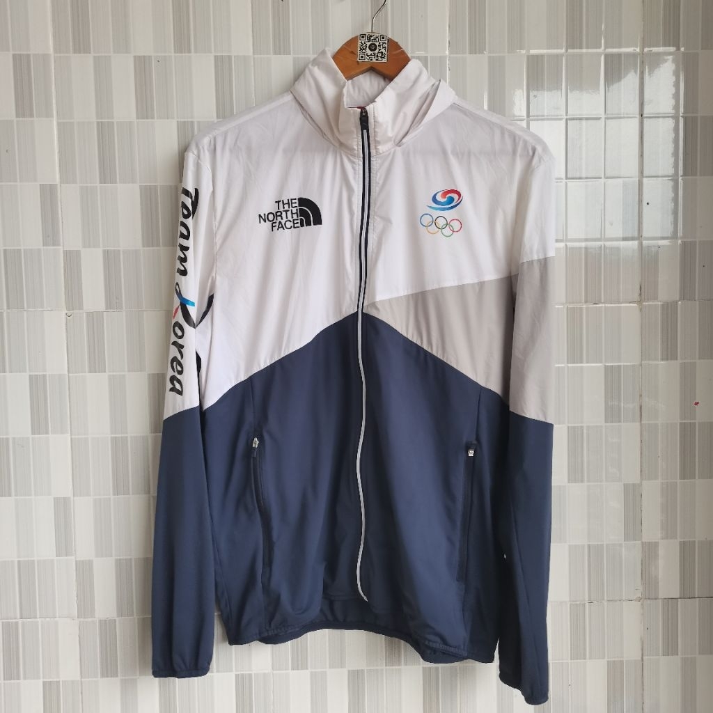 A525. JAKET RUNING TNF WARNA BIRU PUTIH SIZE L PRELOVED