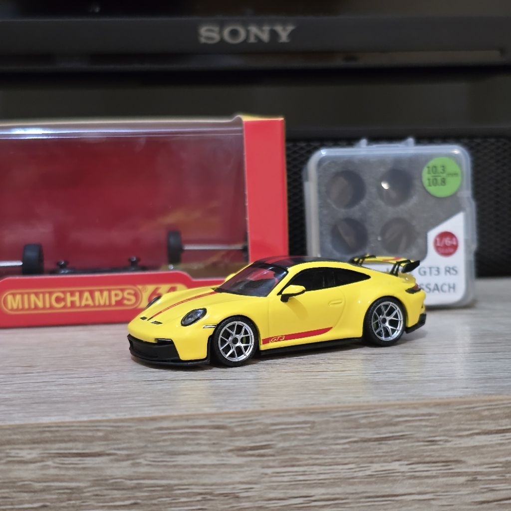 Minichamps 1/64 Porsche 911 (992) GT3 Racing Yellow