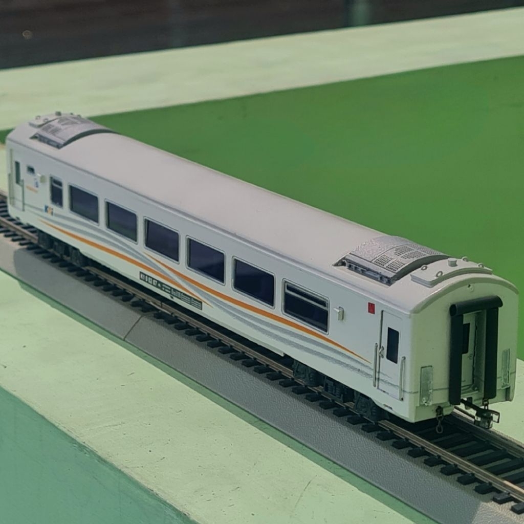 Miniatur Kereta Api - Miniatur Gerbong Eksekutif K1 Mild Steel Kaca Lebar Livery Kelereng KAI Skala 