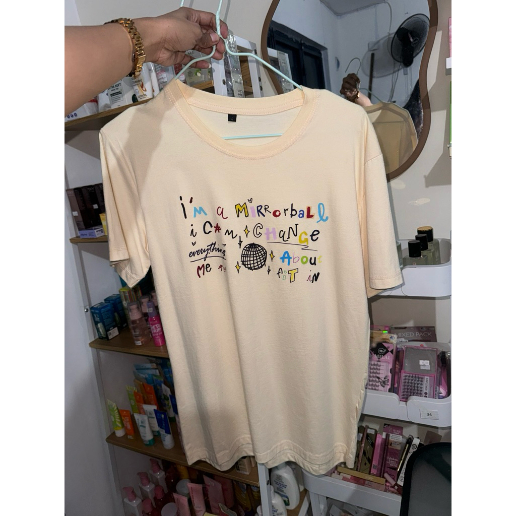 taylor swift tshirt size L