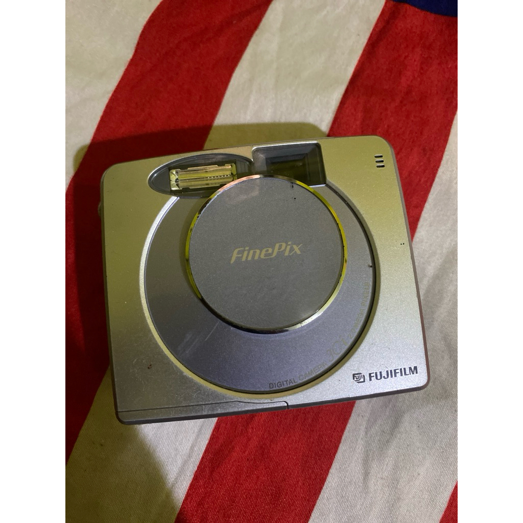 FUJIFILM FINEPIX 30i