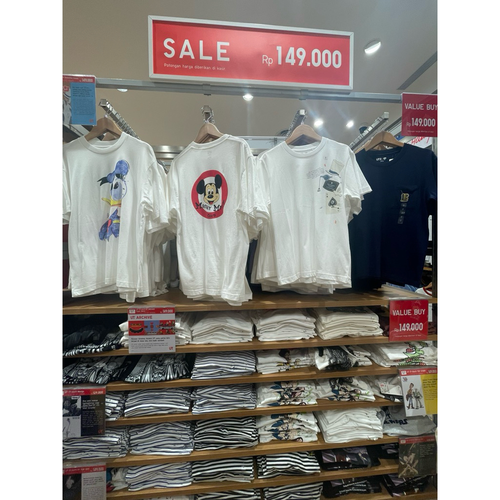 SALE KAOS Uniqlo UT Disney JASTIP