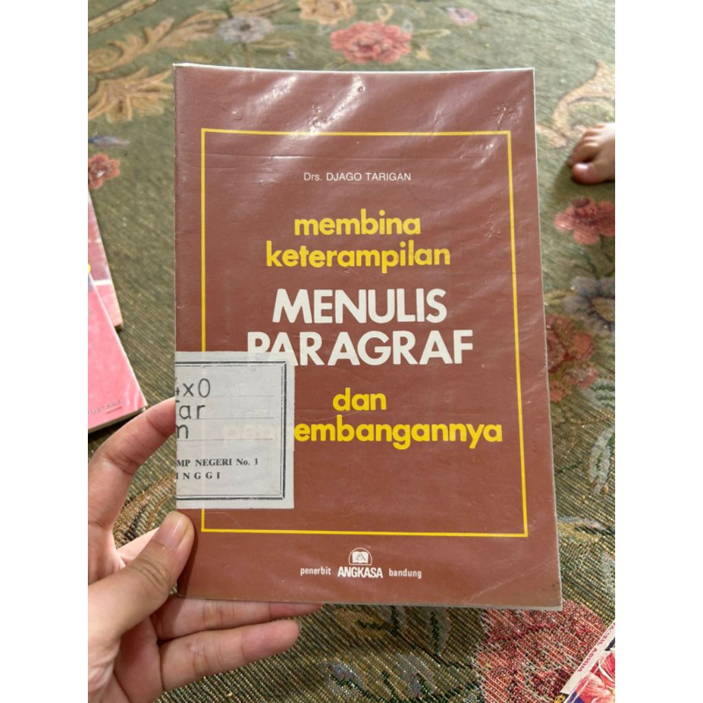 Buku bacaan - membina keterampilan MENULIS PARAGRAF oleh Drs DJAGO TARIGAN