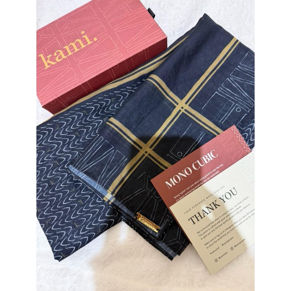 Preloved Kamiidea Mono Cubic Scarf