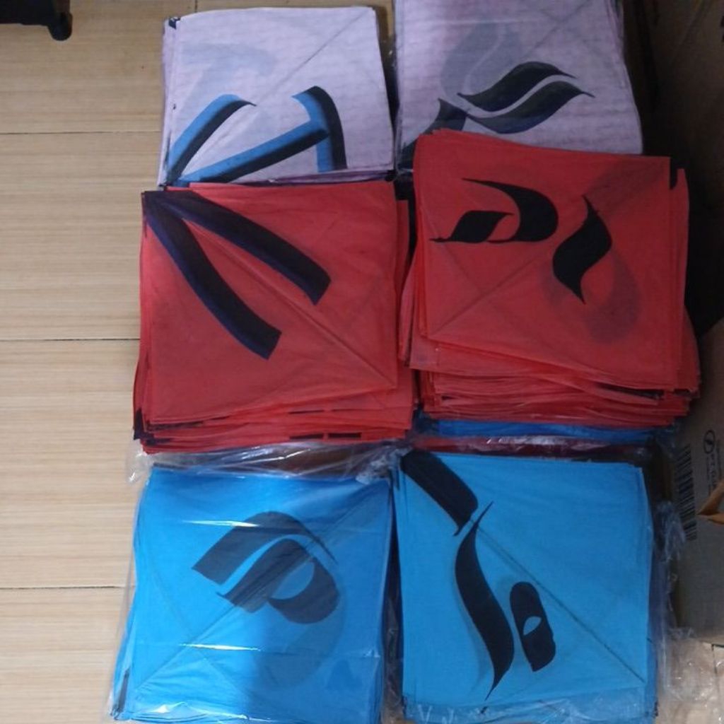 Layangan Cimande Kertas warna Pulas ukuran 54 : 46, Harga per pcs