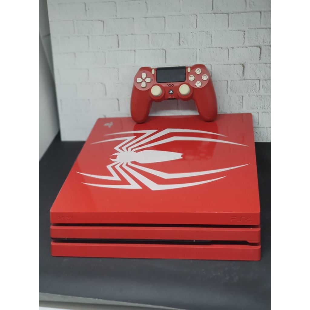 PS4 Pro Limited edition spiderman hen 11