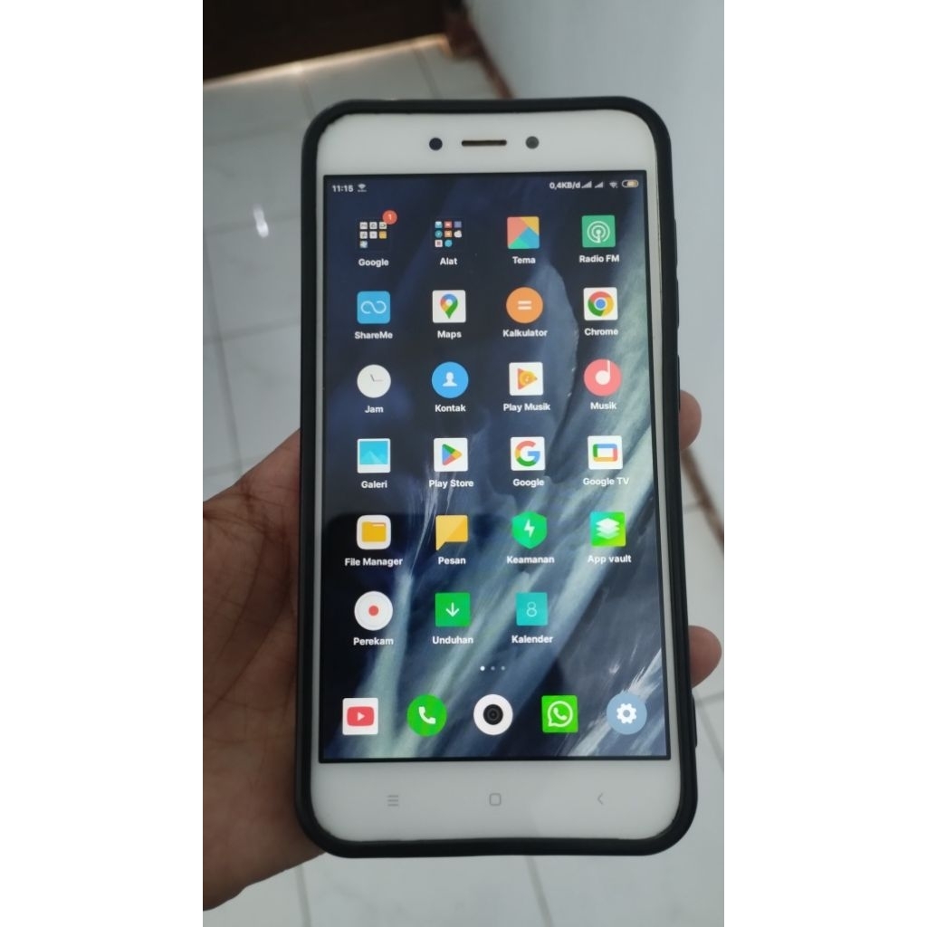 Xiaomi Redmi 5A - Kamera Depan 5MP, Kamera Belakang 13MP, Baterai 3120mAh