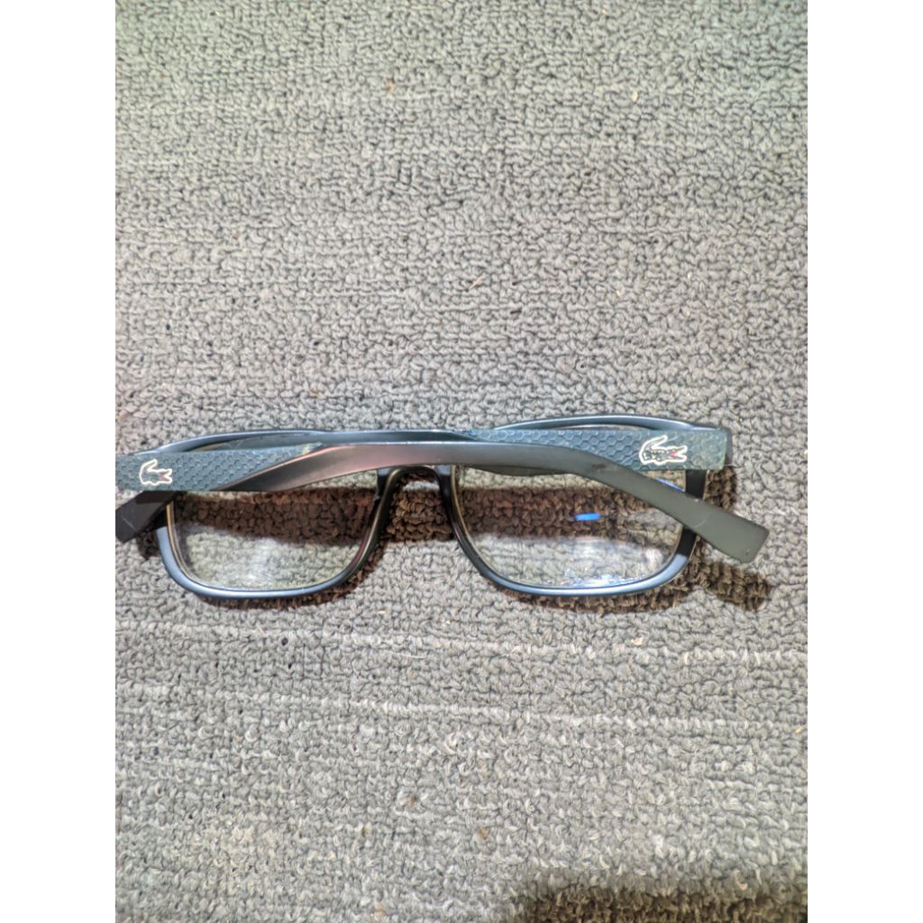 freme kacamata lacoste minus pemakaian
