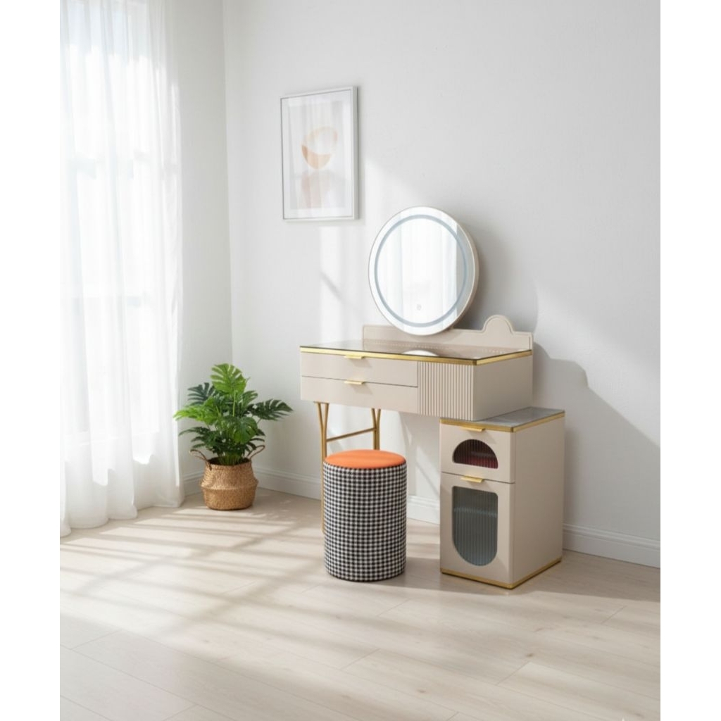 Meja Rias Sultan bahan rangka besi mrek Importa cermin Toch full Led