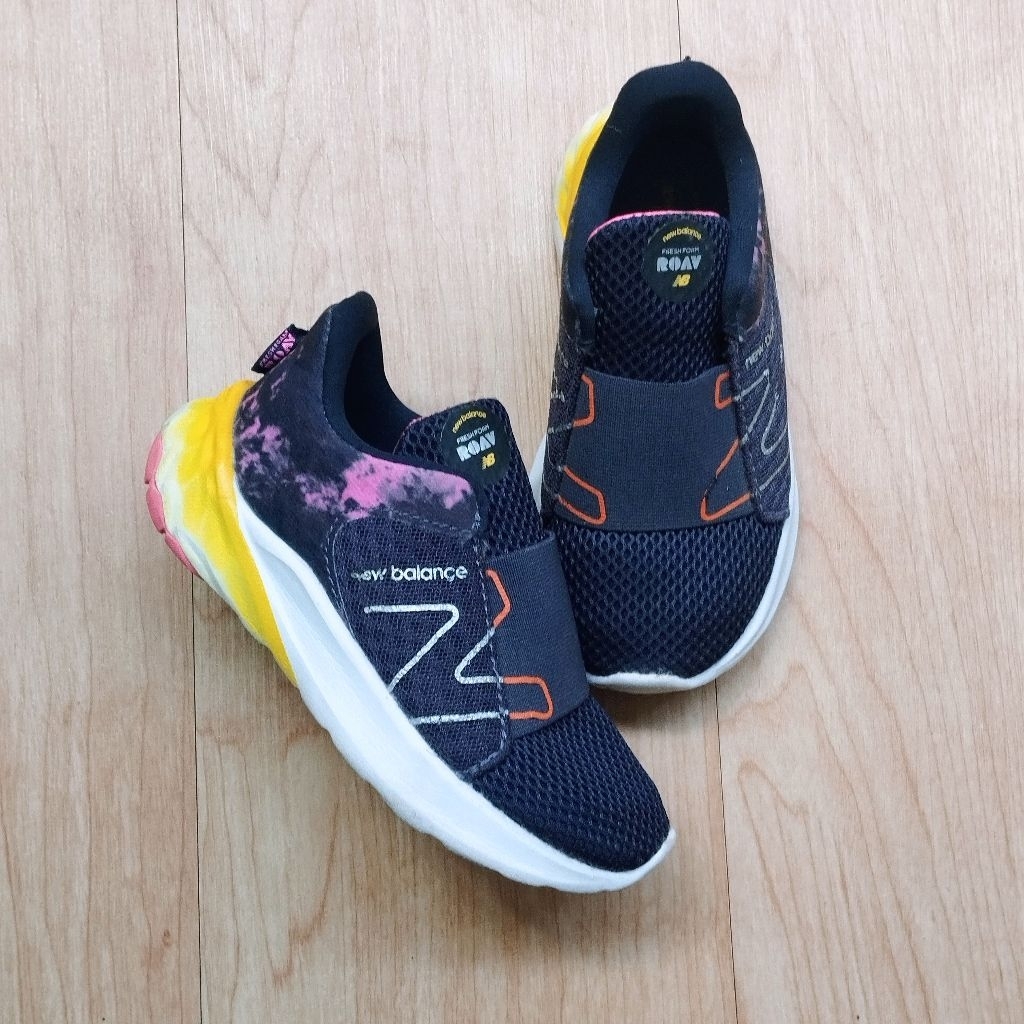 sepatu anak New Balance original slip on - preloved