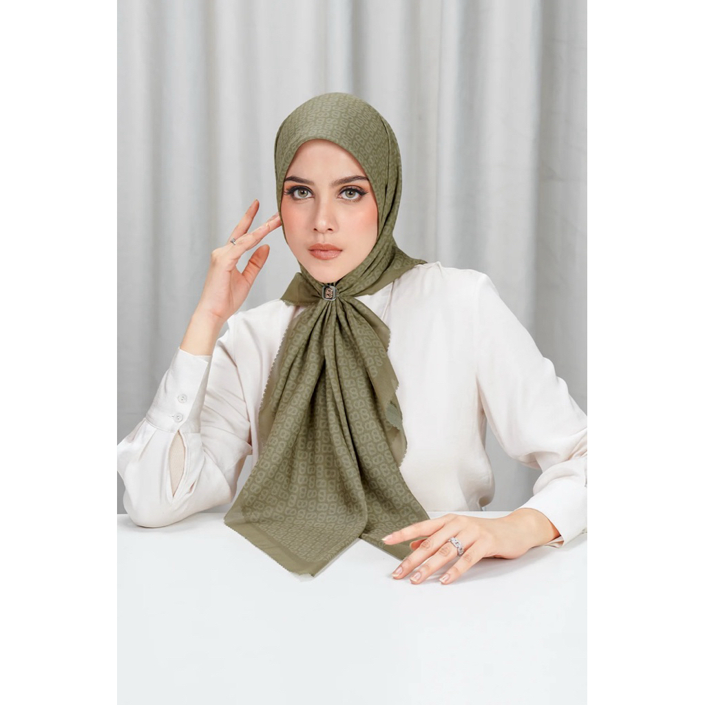BUTTONSCARVES Tapis Square