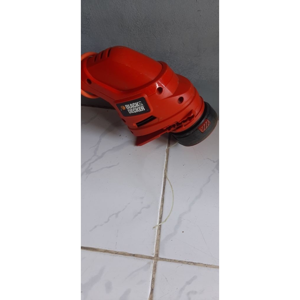 Mesin potong rumput Black&Decker second system senar