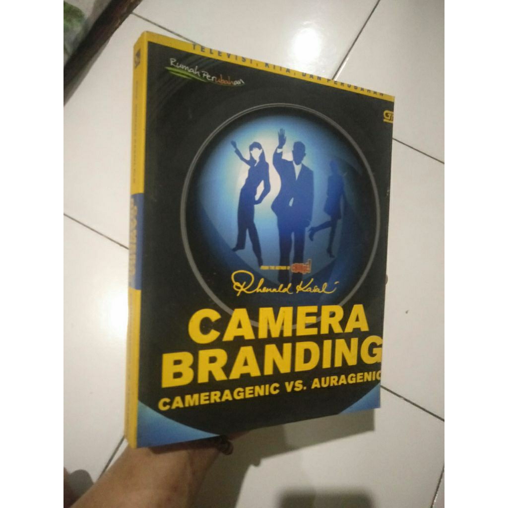 Buku CAMERA BRANDING