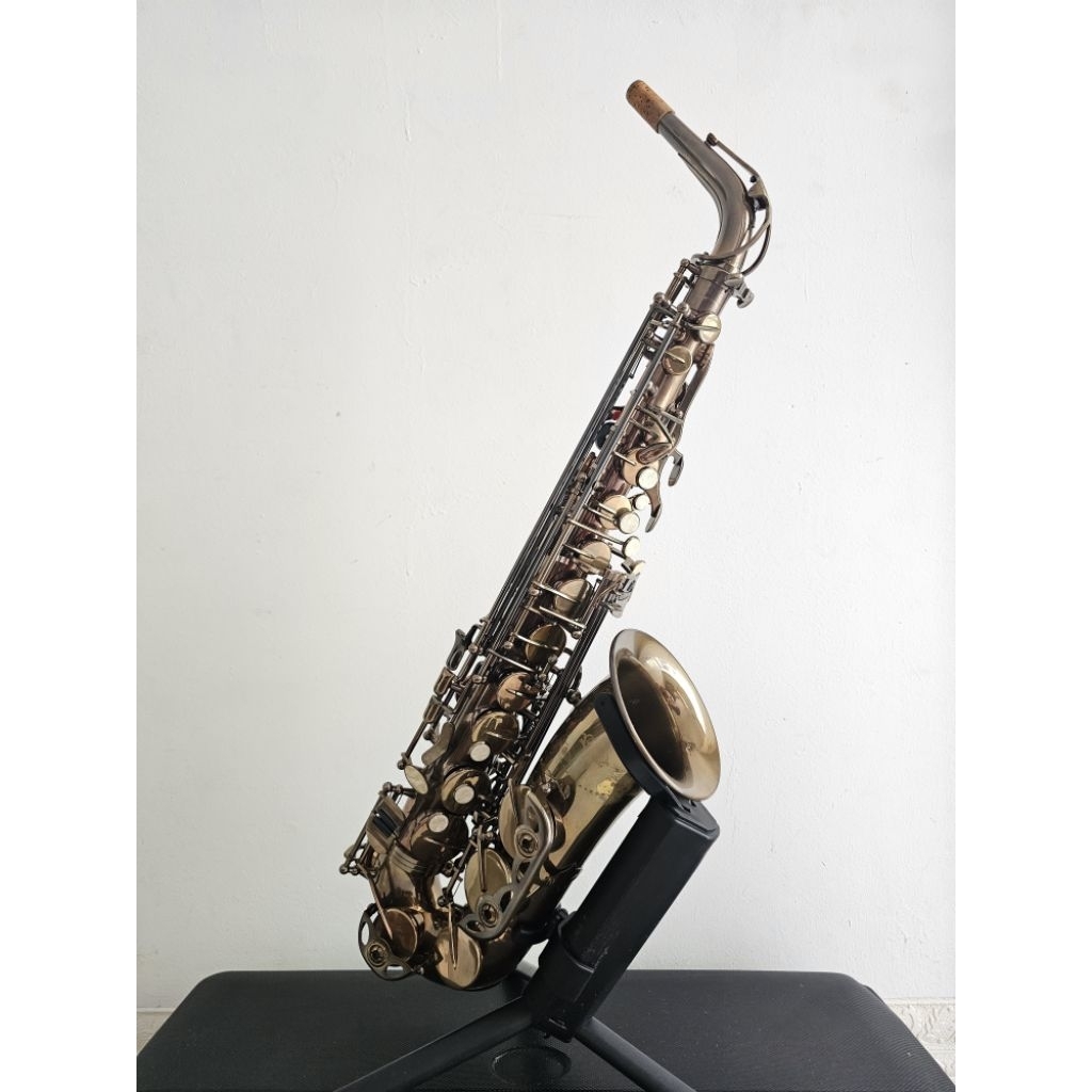 Alto saxophone knight bronze